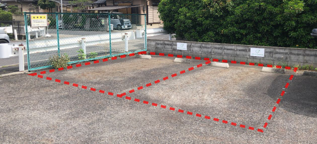 駐車場 入口すぐ左手2台分・GrowUpの看板が目印（道順6）